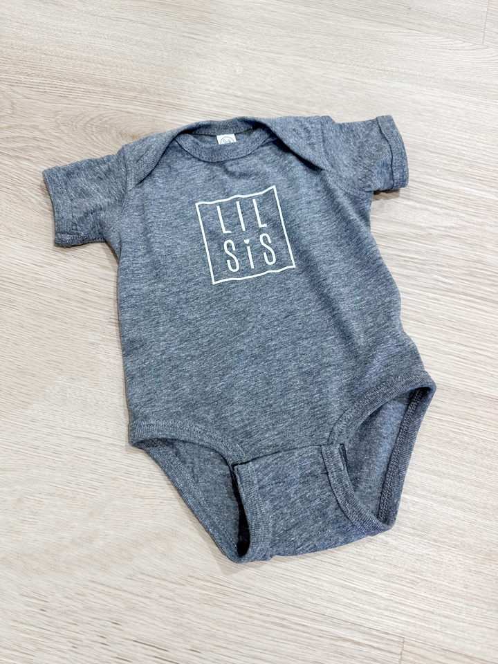 Lil Sis Graphic Onesie/Tee